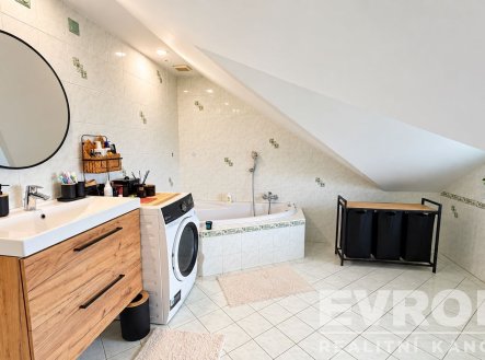 Pronájem bytu, 4+kk, 90 m²