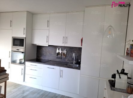 Pronájem bytu, 2+kk, 63 m²