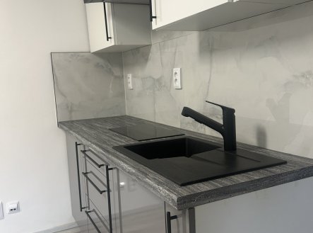 Pronájem bytu, 1+kk, 32 m²