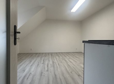 Pronájem bytu, 1+kk, 32 m²