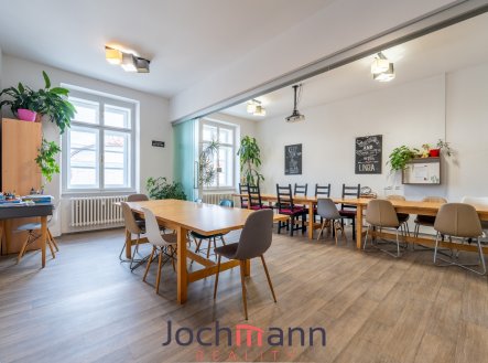 Pronájem obchodní prostory, 746 m²