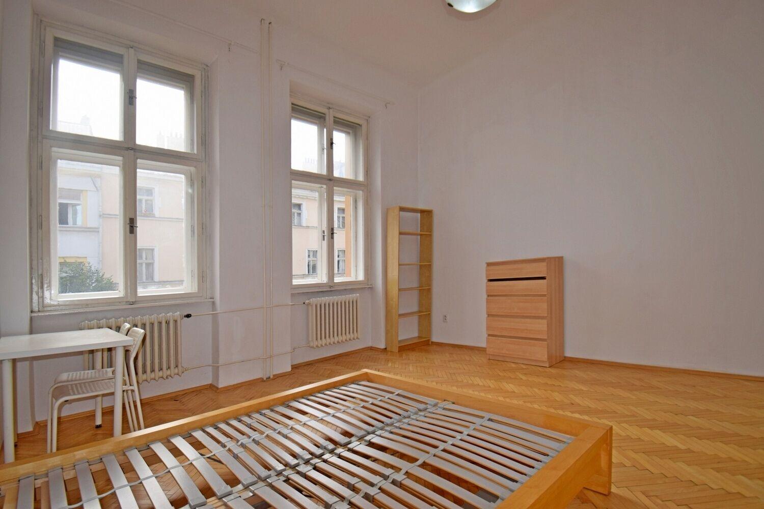 Prostorný 3+1 s balkonem, 96 m2, Praha 2 Vinohrady