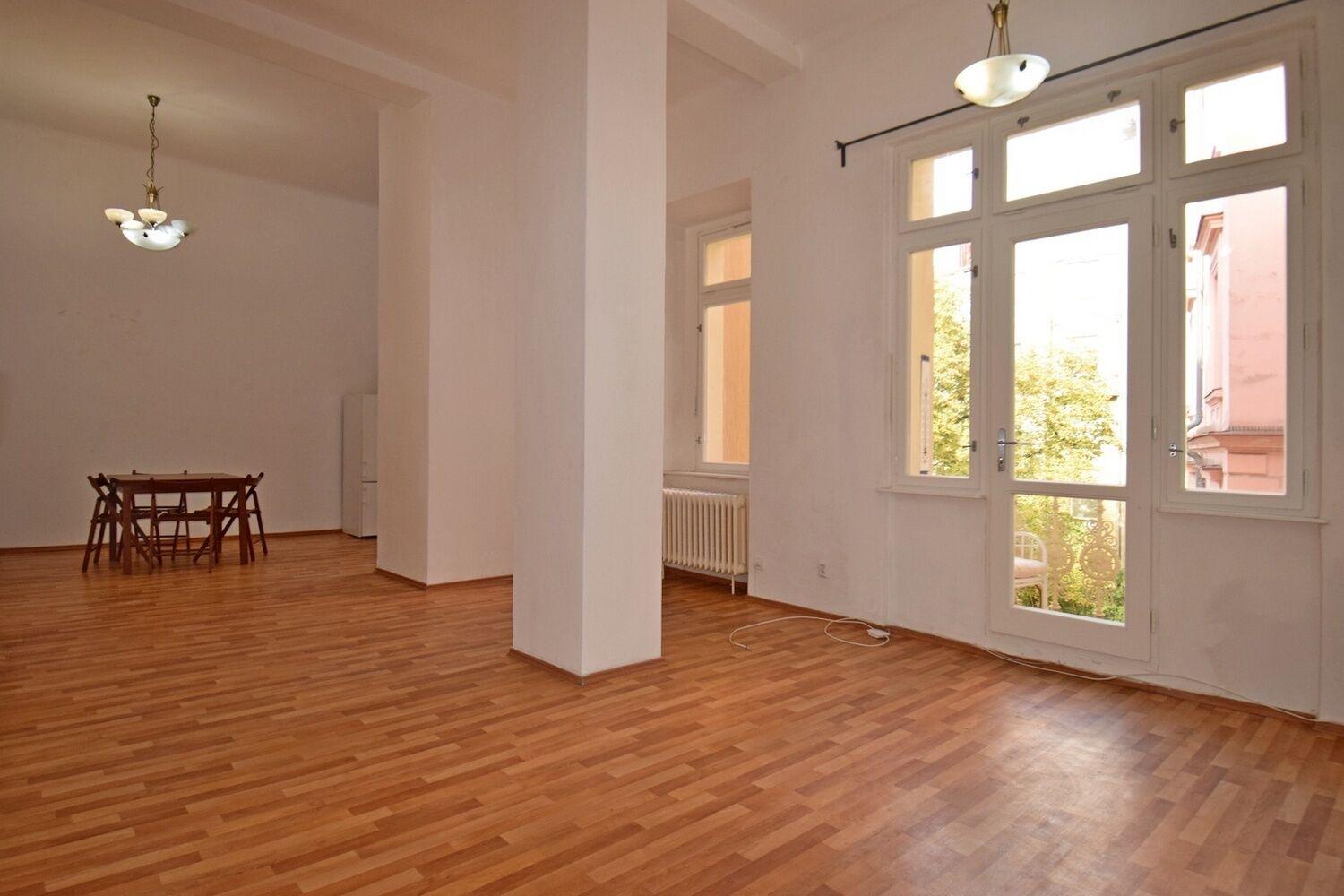 Prostorný 3+1 s balkonem, 96 m2, Praha 2 Vinohrady