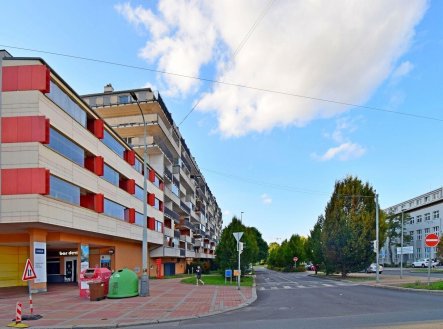 Pronájem garážového stání, 15 m² obrázek