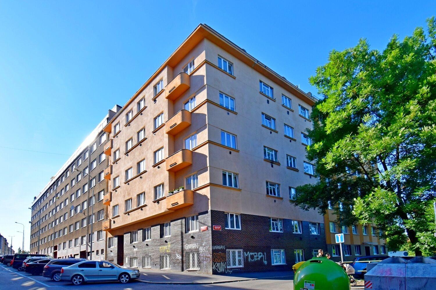 Cihlový 2+kk, 50 m2 u parku Jezerka, Praha 4 – Michle