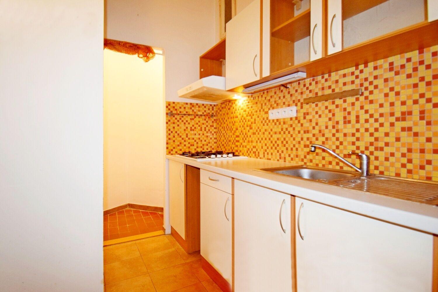 Cihlový 2+kk, 50 m2 u parku Jezerka, Praha 4 – Michle