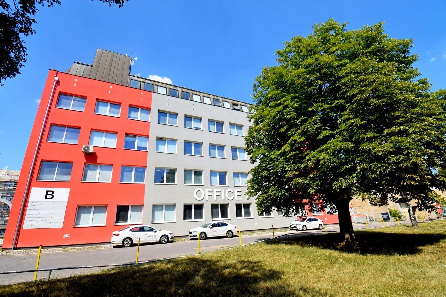 1 kancelář s příslušenstvím, 18 m2, Praha 9 - Hloubětín