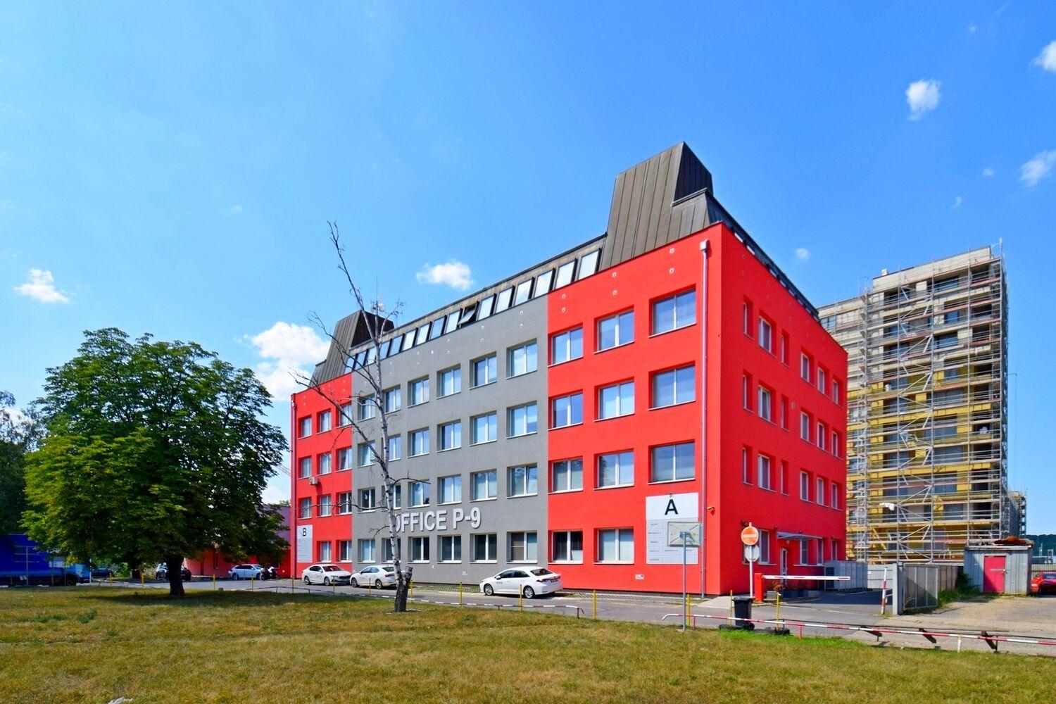 1 kancelář se skládkem a příslušenstvím, 38 m2, Praha 9 - Hloubětín