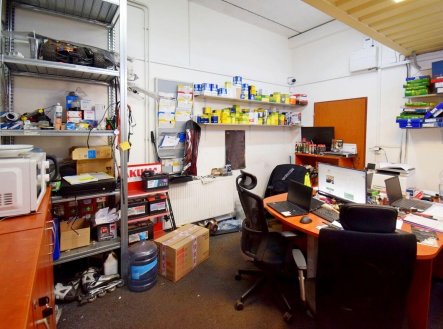 Pronájem skladu, 330 m²