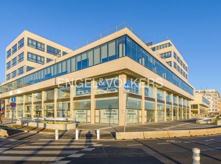 Pronájem obchodní prostory, 1 650 m² obrázek