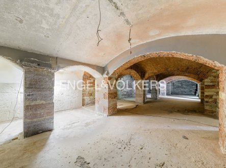 Pronájem obchodní prostory, 531 m²