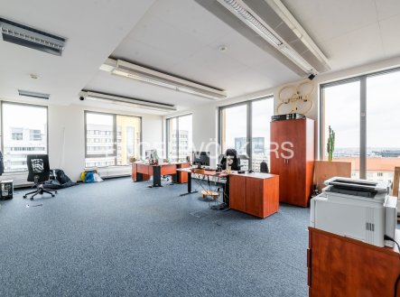 Pronájem kanceláře, 531 m²