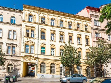 Pronájem kanceláře, 277 m²