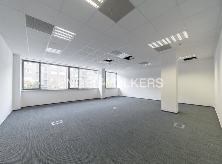 Pronájem kanceláře, 868 m²
