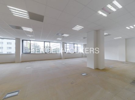 Pronájem kanceláře, 450 m²