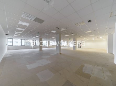 Pronájem kanceláře, 450 m²