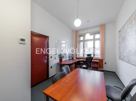 Pronájem kanceláře, 226 m²