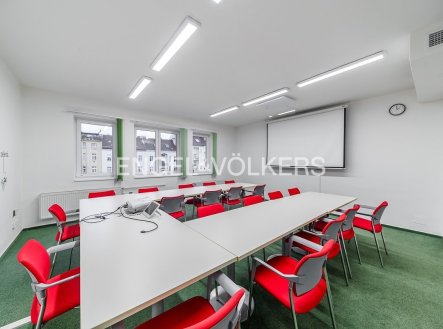 Pronájem kanceláře, 226 m²