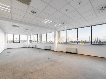 Pronájem kanceláře, 883 m²