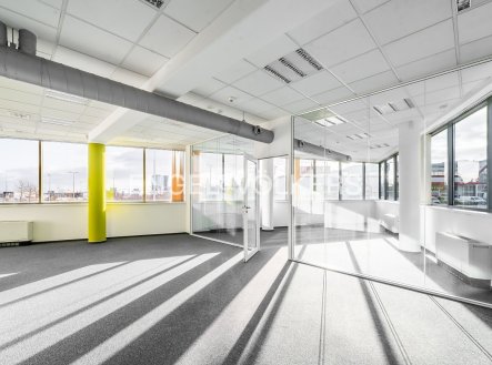 Pronájem kanceláře, 974 m²