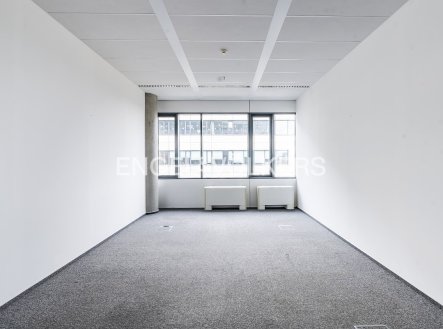 Pronájem kanceláře, 1 106 m²