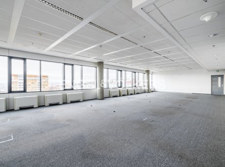 Pronájem kanceláře, 606 m²