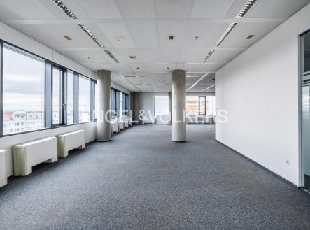 Pronájem kanceláře, 606 m²