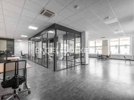 Pronájem nájemního domu, 957 m²