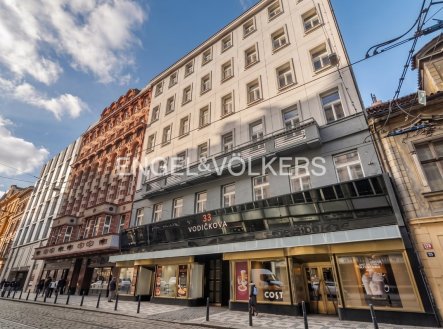 Pronájem kanceláře, 381 m²