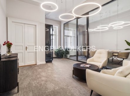 Pronájem kanceláře, 381 m²