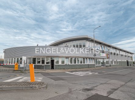 Pronájem komerčního objektu, sklad, 4 500 m²