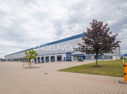 Pronájem komerčního objektu, sklad, 3 700 m²