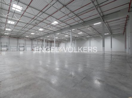 Pronájem komerčního objektu, sklad, 3 700 m²