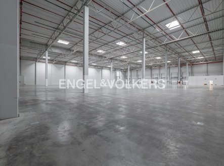 Pronájem komerčního objektu, sklad, 3 700 m²