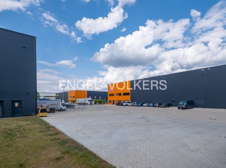 Pronájem komerčního objektu, sklad, 2 600 m²