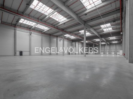 Pronájem komerčního objektu, sklad, 4 200 m²
