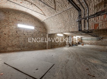 Pronájem komerčního objektu, sklad, 329 m²
