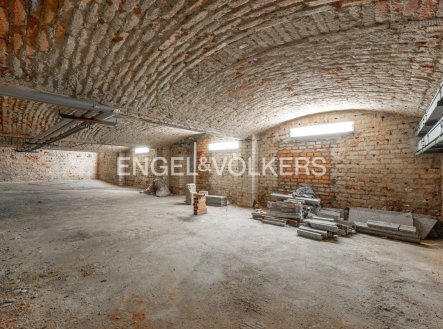 Pronájem komerčního objektu, sklad, 329 m²