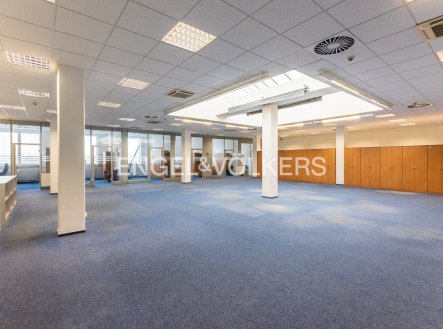 Pronájem kanceláře, 1 386 m²