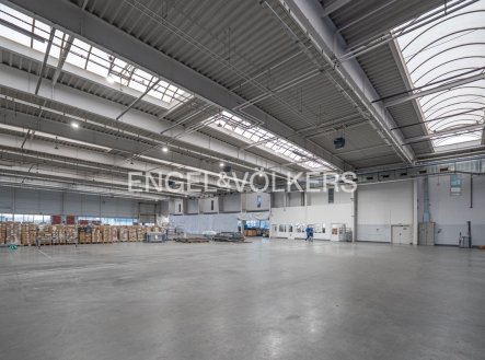 Pronájem komerčního objektu, sklad, 4 000 m²