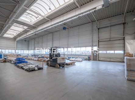 Pronájem komerčního objektu, sklad, 4 000 m²