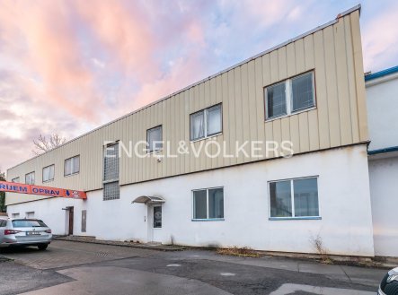 Pronájem kanceláře, 719 m²