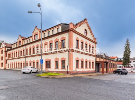 Pronájem kanceláře, 1 430 m²