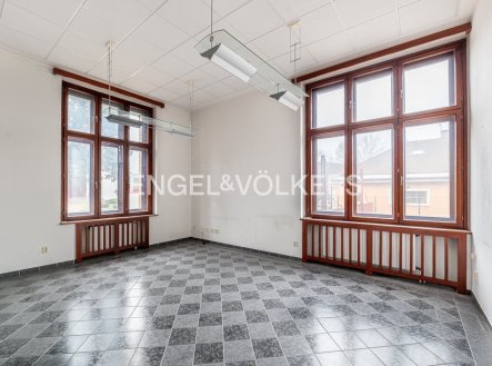 Pronájem kanceláře, 1 430 m²