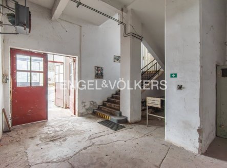 Pronájem komerčního objektu, sklad, 1 040 m²