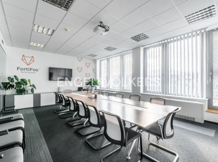 Pronájem kanceláře, 553 m²