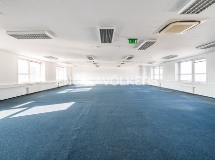 Pronájem kanceláře, 321 m²