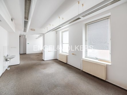 Pronájem komerčního objektu, sklad, 1 767 m²