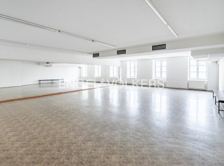 Pronájem komerčního objektu, sklad, 1 767 m²