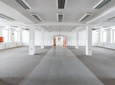 Pronájem komerčního objektu, sklad, 4 385 m²